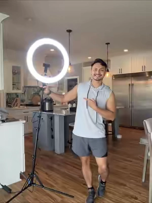 Por fin me llegó el oro de luz para grabar mis videos este me encantó mucho por qué puedes poner la base como tú quieras 