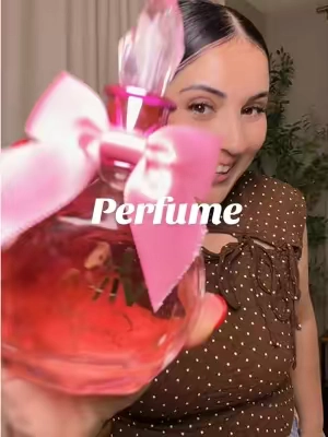 Uno de los mejores perfumes que he probado #perfume#mejorperfumemujer #perfumedulce#mejorperfumetiktok