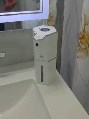 Con esto tu baño se verá mucho más elegante #soapdispenser #bathroomdecor #automaticsoapdispenser #cleaning #tiktokshopsummersale 
