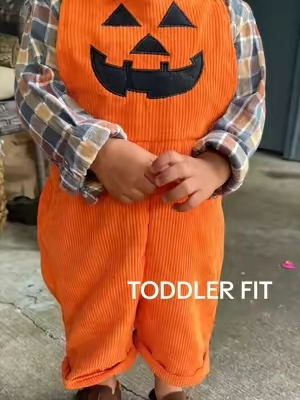 My 2.5 yr old wearing a 3-4T 🧡 he normally wears 3T clothes, the straps are adjustable if baby is tall. 
