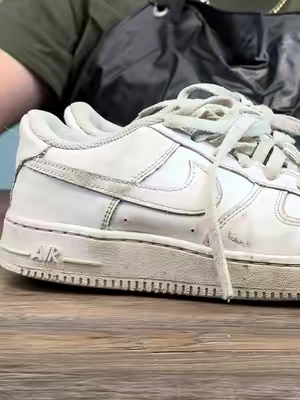 This is how I restored these Air Forces with Shoelada😮🔥 #shoedoc #shoelada #shoecleaner #150bucks #af1 