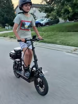 This Electric scooter is now very affordable and very limited right now! Don’t miss out on this E-scooter. @MetroGlide Pro  #escooter #ebikes #creatorssightinsights #escooters #electricscooter   