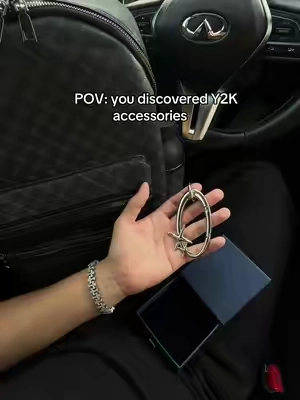 Why does this make every fit hard #carabiner #keychain #y2k #y2kaesthetic #tiktokshop 
