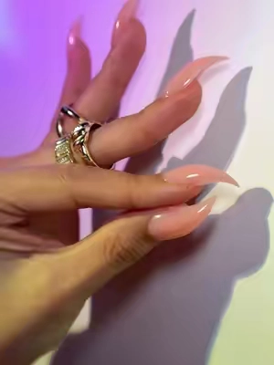 Charming paw shape with gorgeous texture, impossible not to love.💕FL#nail #pressonnails #3D#babypink #stilettonails 