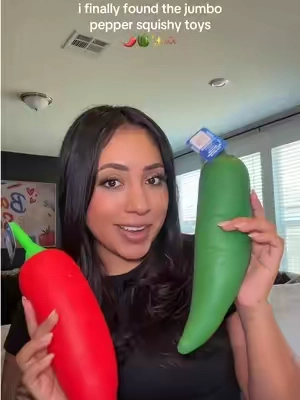 Jumbo squishy peppers in a 2 packs 🫑🌶️✨🫶🏽 #squishy #peppersquishy #squishytoy 