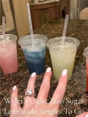 Zero sugar lemonade 🙂‍↕️🍋🍓🫐@Singles To Go #singlestogo #wylers #wylerslight #zerosugar #zerosugardrinks 