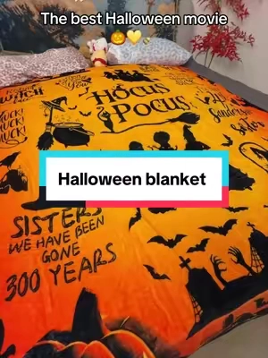 The best Halloween movie 🎃💛🧹#halloween #halloween2026 #blanket #soft #TikTokshopbacktoschool 