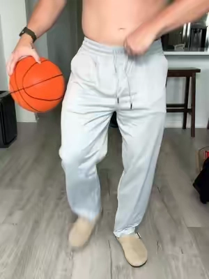 6ft 32in waist rockin L in these 🤙🏻 #sweatpants #baggysweats 