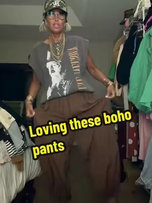 Loving these boho pants #boho #bohostyle #pants #baggypants #fallfashion 