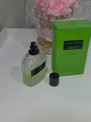 Un perfume femenino muy elegante #womenperfume #perfumesparamujer #perfumesfemeninos #perfumetiktok #tiktokshopsummersale 