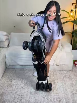 Este el coche tipo paraguas más liviano y compacto y me encanta que tiene almacenamiento para mamá y bebé también #travelstroller #momtok #babymusthaves #babystroller #Humbrellastroller  @Kids2Shop USA 