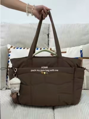 girls, I’m absolutely obsessed with my gym bag! It fits a 15.6laptop,and has a waterproof compartment🌟after every workout, I just toss my damp towels in this outer waterproof section🥰no mess, no weird odors building up. And on sale!🤩#bagsmart #totebag #gymbag #everydaybag #collegebag 