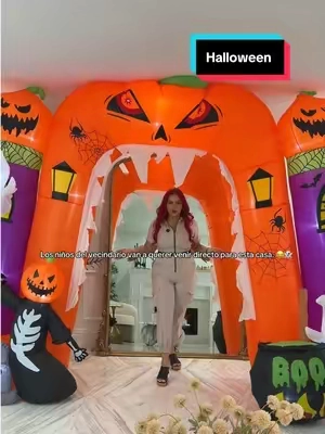Esto sí transforma la entrada para Halloween 🎃 Un inflable gigante de 10 pies, con luces LED integradas y un arco enorme para decorar la entrada, el porch o el patio. Lo inflas y prácticamente tienes la decoración principal resuelta. 👻🕷️ #halloween#halloweeninflatables#halloweendecor#tiktokshopcreatorpicks#spookyseason 