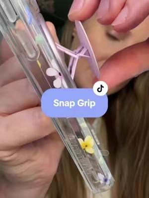 This phone grip is so comfortable and so thin #phonegrip #phoneaccessories #phonegadget #techaccessories #techfinds 