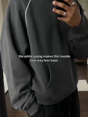 clean dark hoodie but the line detail gives it some motion #hoodie #grayhoodie #oversizedhoodie #streetwear #fitcheck 