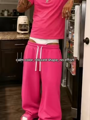 good sweatpants are really about the fit #sweatpants #baggysweats #streetwear #pinksweats #fyp 