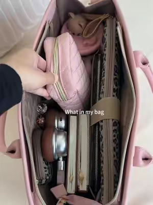 Snag this pink beauty while it's low. Protects your tech, holds your drinks, keeps keys handy. 💖#TikTokshopbacktoschool #backtoschool #totebag #everydaybag #lovevook 