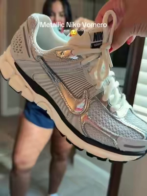 Your new go to shoe! These are so cute and go with everything!! 😍 #nikevomero5 #nikevomero #metallicnikevomero #nike #tennisshoes 