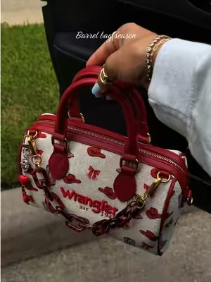 the details are stunning! ♥️ #barrelbag #wranglerpurse #westernstyle #westernfashion #fallbag