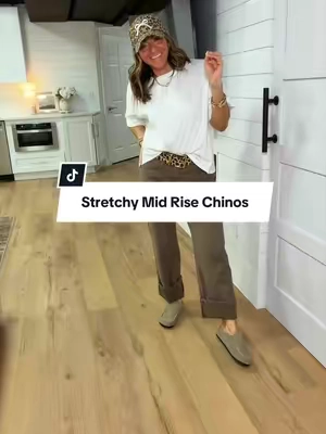 98% cotton 2% spandex for that perfect amount of stretch 🤌🏼 Classic pair of pants for fall 🍂 I’m 5’2” 127 in a Small #chinos #stretchypants #straightlegpants #womenspants #modestfashion @Flamingals by Flamingo Shop 
