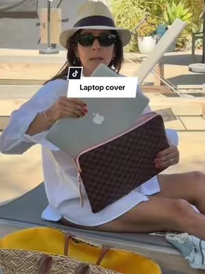 Replying to @cha-cha pina NEW!! Chic checkered luxury laptop case that holds a laptop up to 14 inches!Soft padding on the inside to protect your computer!  #checkeredlaptopcase #backtoschool  #luxurylaptopcase #tiktokshopcreatorpicks #computercase@DAILY RITMO  