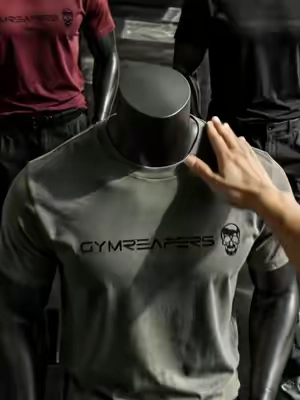 Black gym tee just hits different 🖤💪 Clean, fitted, ready for the workout. #GymWear #GymTok #MensGymStyle #WorkoutFit #fitnessstyle 
