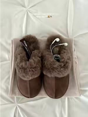 obsessed is truly an understatement with these 🤎 @Project Cloud #projectcloud #slippers #slippershoes #slipper #fallaesthetic 