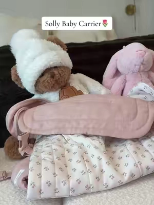 You’re kidding… this @Solly Baby soft buckle carrier is STUNNING🌷🧺 this would make the perfect baby shower gift!! #sollybaby #sollybabywrap #babycarrier #babymusthaves #babyshowergift 