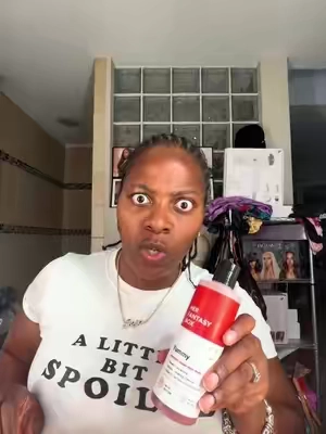 I see why yall love that Yummy body wash from @Her Fantasy Box she looks good and smells good. 