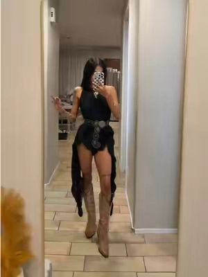 sooo cute!! 🖤 #cowgirlfit #outfitinspo #concertoutfit #cowgirloutfit #bohostyle 