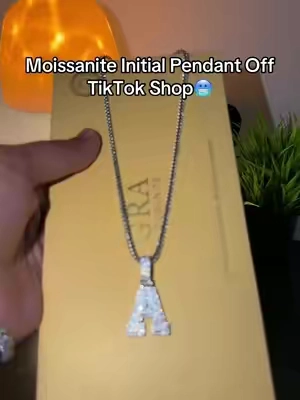 #moissanite #initials #pendant #moissanitejewelry #moissanitevsdiamond 