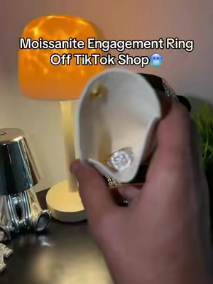 #moissanitering #ring #weddingring #moissanitejewelry #moissanite 