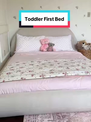 We LOVE this bed frame you guys!!!! Soft all around🎀💖 #toddlerbed #floorbed #kidsroom #bedframe #kidsbed 