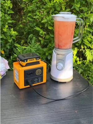 Para apagones inesperados, este inversor es un respaldo bien práctico que siempre está listo para funcionar.#inverter #powerinverter #powerstation #dewalt #battery 