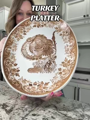 This platter looks like something you’d find tucked away in grandma’s china cabinet in the BEST way. @QVC, Inc #turkeyday #turkeyplatter #servingplatter #hosting #thanksgiving 