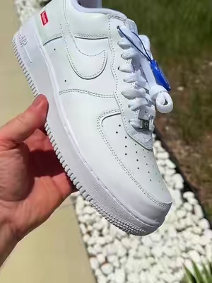 Nike x Supreme 🔥🔥🔥#tiktokshopcreatorpicks #TikTokshopbacktoschool #nike #supreme #shoes 