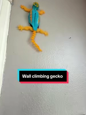 Upgraded wall climbing gecko! #gecko #wallclimbinggecko #kidstoys #christmasgifts #christmascountdown 