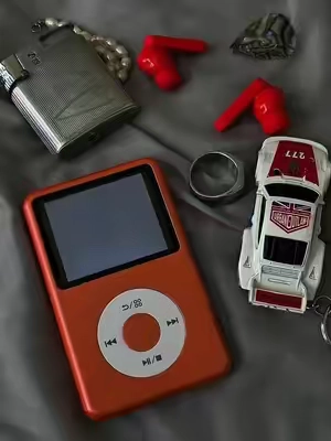 i’ve always wanted an MP3 Player 👾🎵⭐️💥 no ads, no fees.. just music! Supports bluetooth, usbc + og headphones! Plays music, audio books, videos & it even has a radio option!  #mp3 #mp3player #retro #sohochic #macmiller 