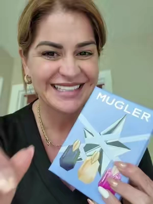 Si te gustan los perfumes pero quieres probar varios antes de decidirte por uno grande, este set mini de MUGLER está precioso ✨ Incluye Alien, Alien Goddess y Alien Pulp, tres aromas diferentes para elegir según tu mood. También queda súper lindo para regalar. 💜 #MuglerPerfume #PerfumeLovers #MiniPerfumes #PerfumesParaMujer #TikTokShopFinds