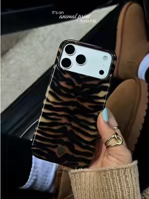 something about the fall just makes it hit even harder 🤎 @Velvet Caviar #velvetcaviar #phonecase #cutephonecases #fallaesthetic #animalprint 