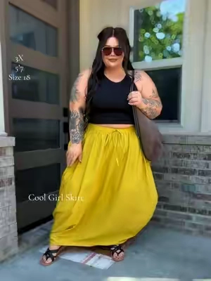 Oversized skirt & fitted tank ✨🔥 @Chic Curves Shop 🛍️🎀 #skirtoutfits #plussizefashion #curvyfashion #TikTokshopbacktoschool #skirt 