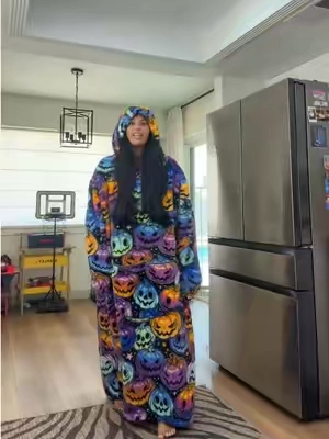 hear me out 👀🎃 #oversizedblankethoodie #blankethoodie #christmasgifts #hoodieblanket #blanketseason 