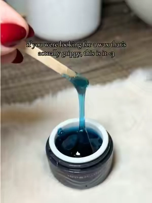 the Bikini Star wax by @Tress Wellness that comes with their mini kit is my favorite for sensitive areas like my brows 💙 #tresswellness #mini #waxkit #bikiniwax 