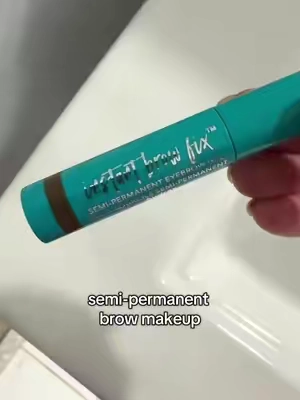 So easy and stays on! #thrivecausemetics #eyebrowgel #thrivecausemeticseyebrowgel #instantbrowfix #eyebrowmakeup 