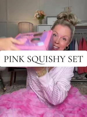 Finally a squishy set for the pink girlies.  #pinksquishy #pinksquishyset #squishybox #squishies #giftsforgirls 