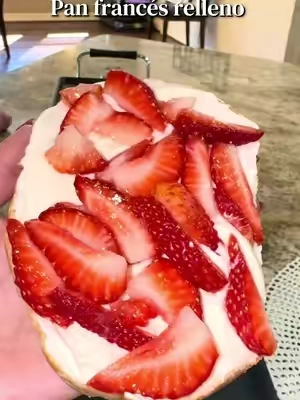 Mi lenguaje del amor también se ve así 😍🍓❤️#fyp#panfrances#frenchtoastrecipe #panfrances#stuffedfrenchtoast 