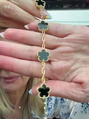 Quiet luxury clover bracelet #pavoi #cloverbracelet #goldjewelry #quietluxury #TikTokshopbacktoschool 