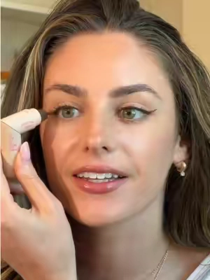 the best way to do winged eyeliner 🥲  #wingedeyeliner #eyelinertutorial #eyelinerhack #makeuphacks #fyp  