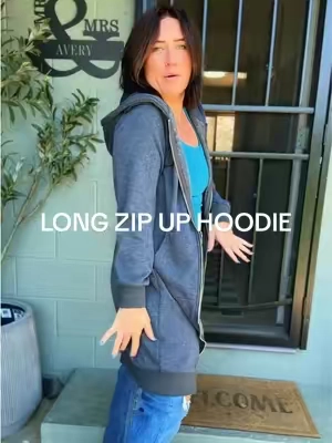 Ok but I feel like I’m wearing a blanket #zipuphoodie 
