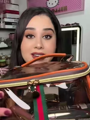 These go so fast so if you see it grab it babe 😅 #makeupbag #vanitybag #organizerbag #boujeeonabudget #vintage 
